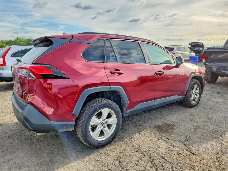 Photo 3 from auction – 2021 TOYOTA RAV4 with VIN 2T3P1RFV3MW246271