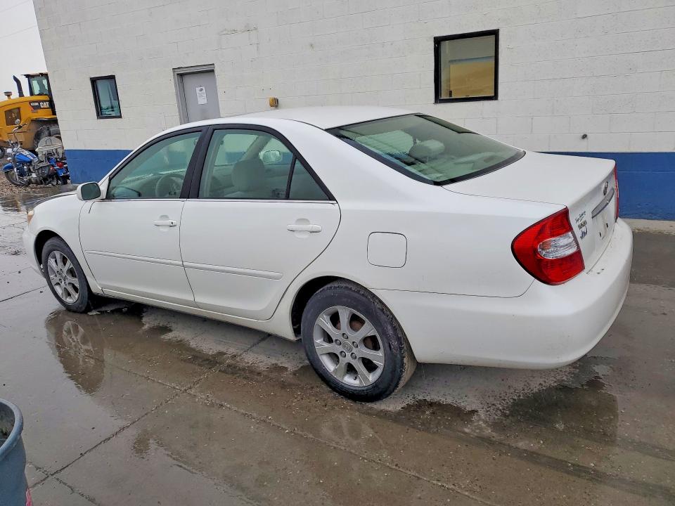 Снимка 2 от търг – 2004 TOYOTA CAMRY с VIN JTDBE30K340267913