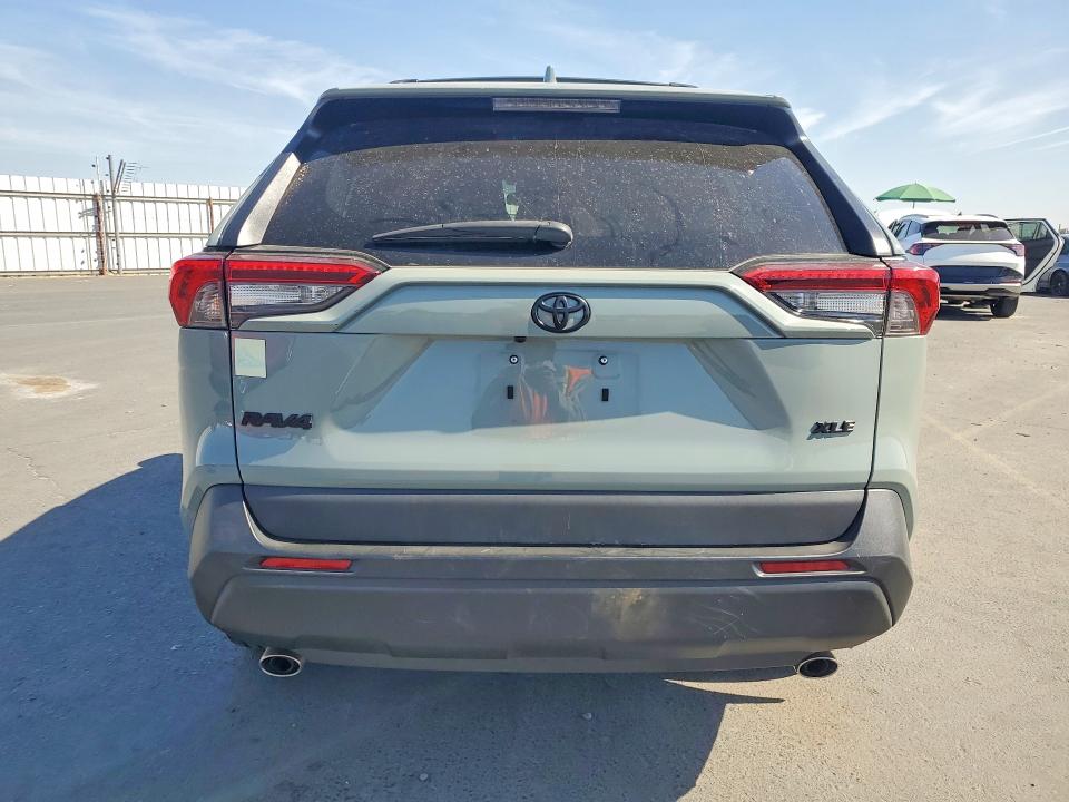 Photo 6 from auction – 2021 TOYOTA RAV4 with VIN 2T3W1RFV3MW161314
