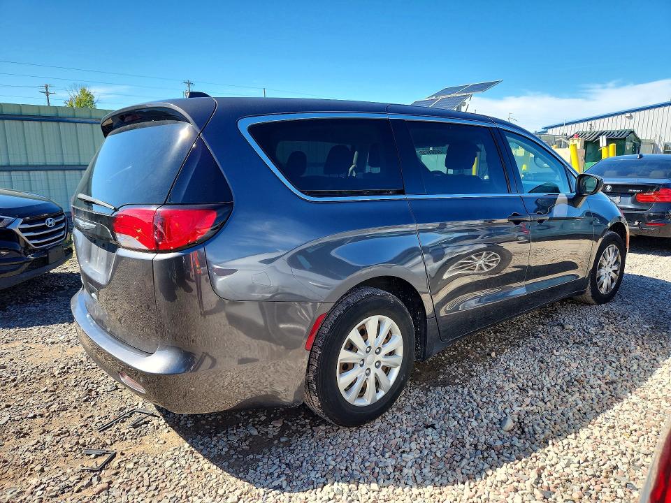 Photo 3 from auction – 2018 CHRYSLER PACIFICA with VIN 2C4RC1AG3JR114355