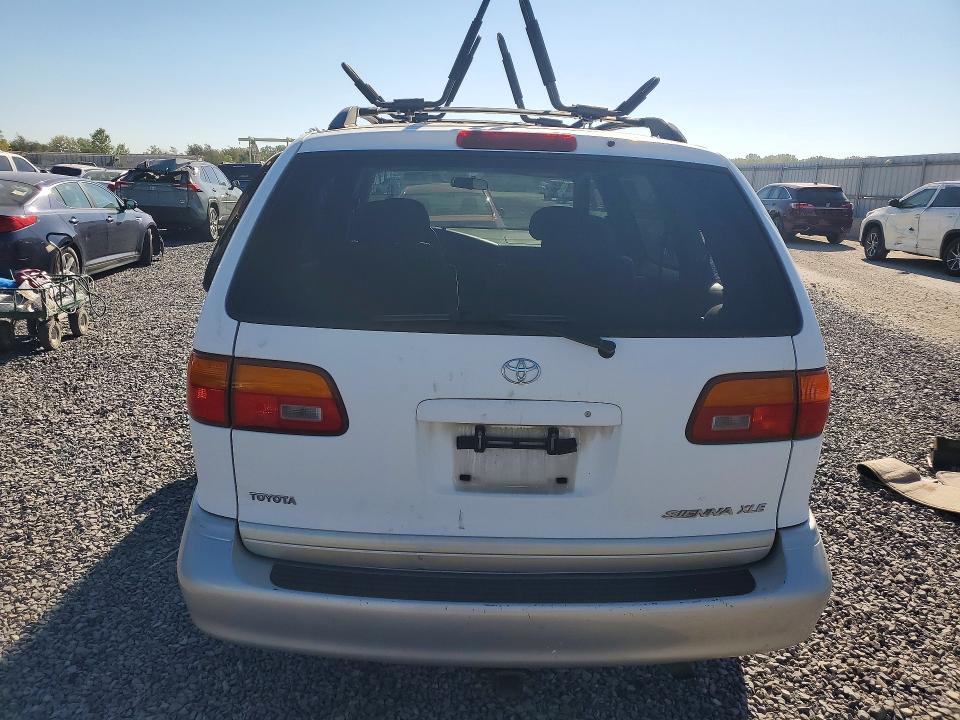 Photo 6 from auction – 2000 TOYOTA SIENNA with VIN 4T3ZF13C5YU284962