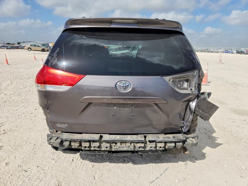 Photo 6 from auction – 2011 TOYOTA SIENNA with VIN 5TDYK3DC6BS138662