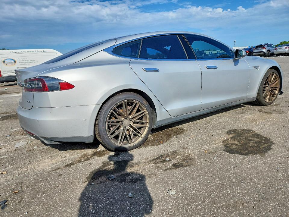 Фото 3 с аукциона – 2016 TESLA MODEL S с VIN 5YJSA1E26GF131824
