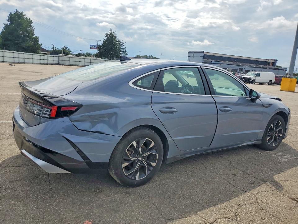 Zdjęcie 3 z aukcji – 2025 HYUNDAI SONATA z VIN KMHL64JA4SA501850