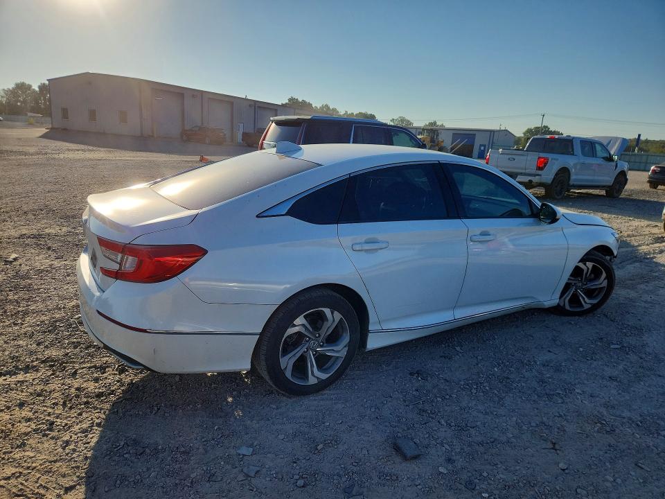Снимка 3 от търг – 2018 HONDA ACCORD с VIN 1HGCV1F5XJA126676