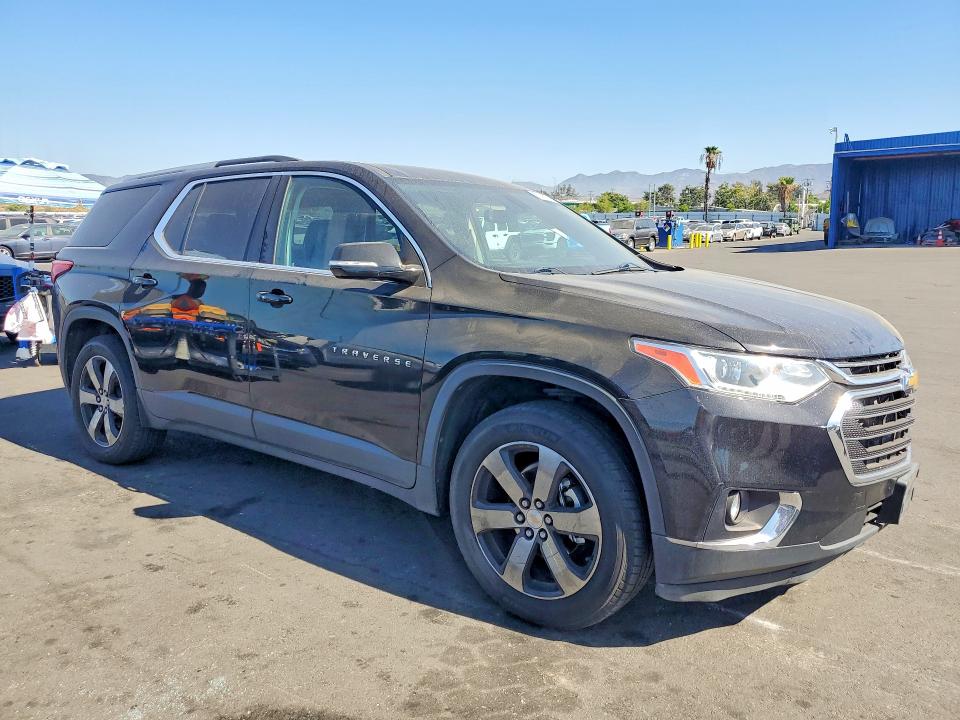 Photo 4 from auction – 2018 CHEVROLET TRAVERSE with VIN 1GNERHKW3JJ142342