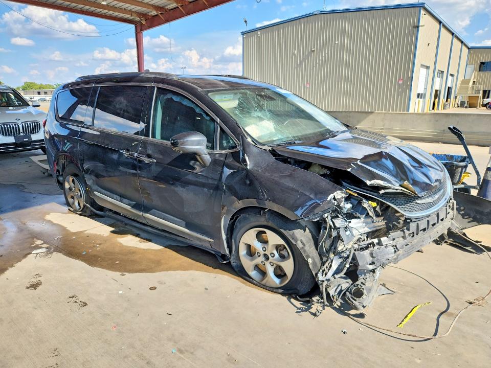 Photo 4 from auction – 2017 CHRYSLER PACIFICA with VIN 2C4RC1EG8HR705656