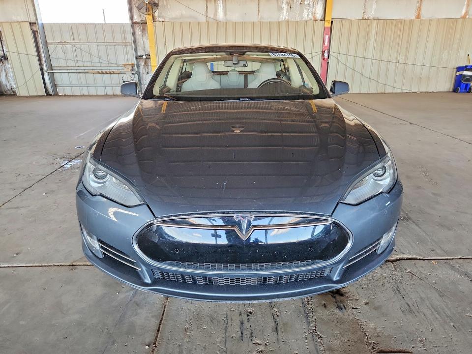 Photo 5 from auction – 2013 TESLA MODEL S with VIN 5YJSA1CNXDFP27222