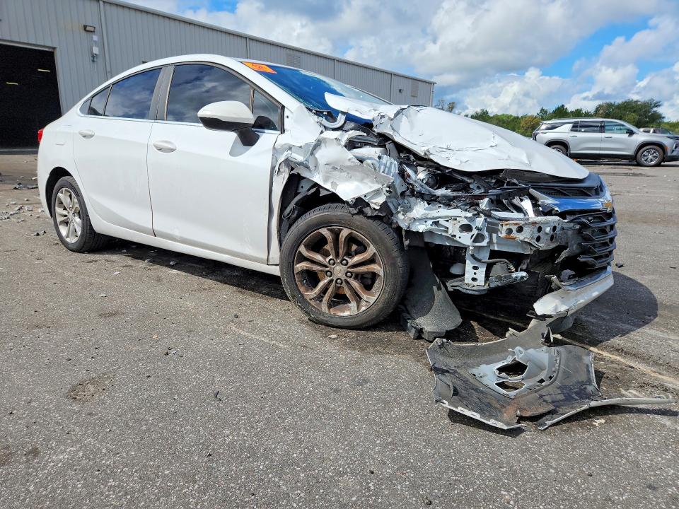 Photo 4 from auction – 2019 CHEVROLET CRUZE with VIN 1G1BE5SM2K7115306