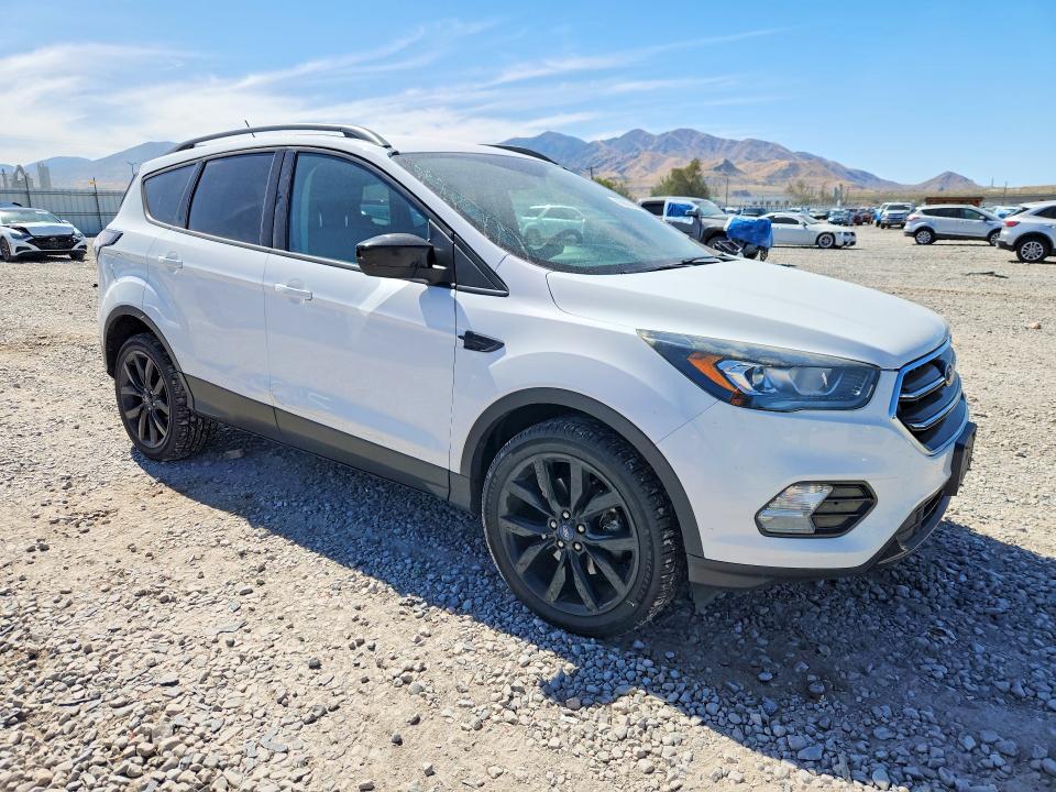 Photo 4 from auction – 2018 FORD ESCAPE with VIN 1FMCU9GD2JUA55831