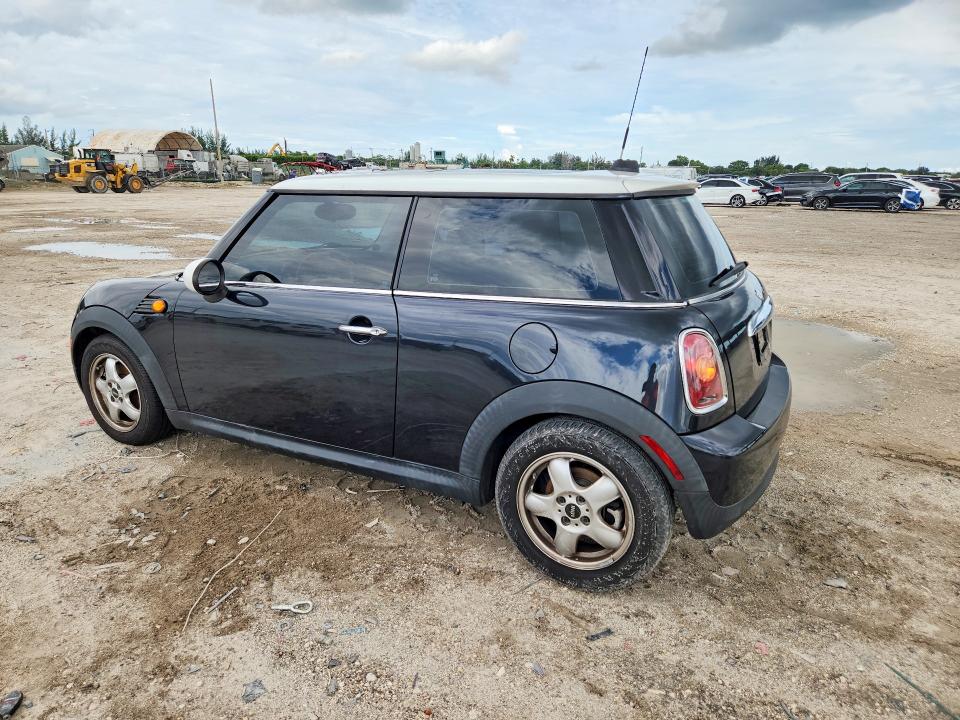 Photo 2 from auction – 2008 MINI COOPER with VIN WMWMF33558TT65774