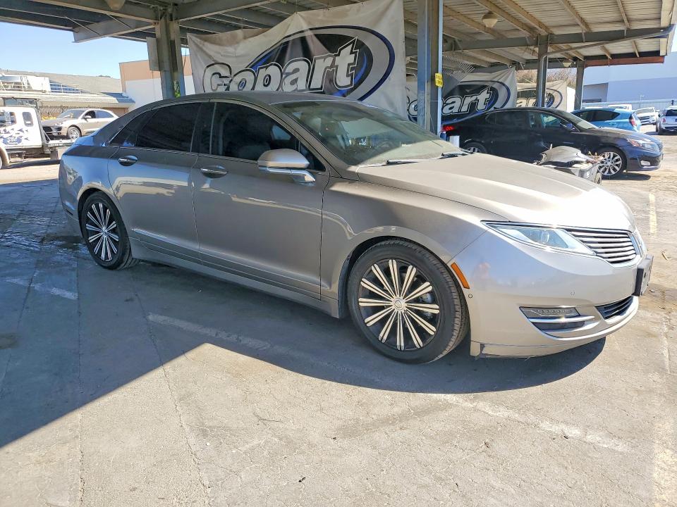Снимка 4 от търг – 2015 LINCOLN MKZ с VIN 3LN6L2LU4FR600956
