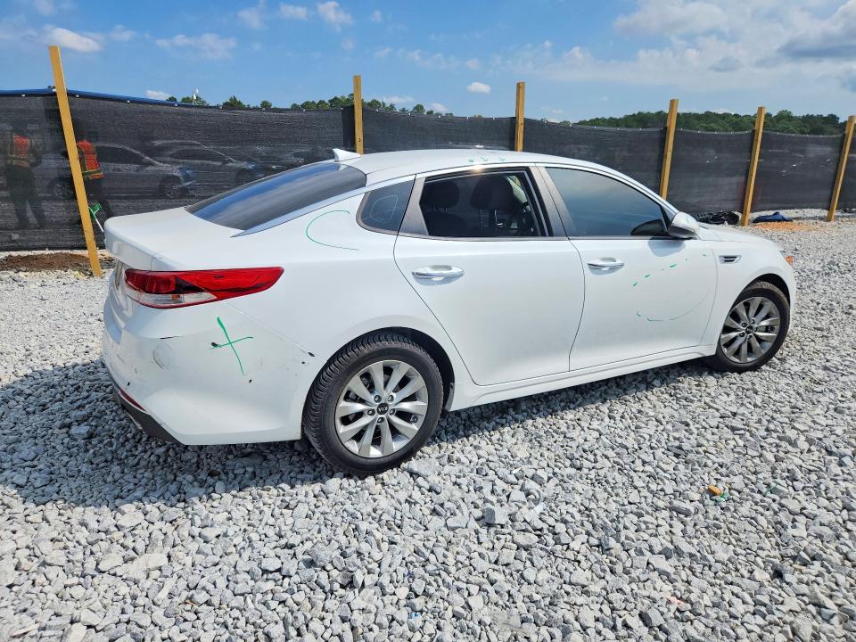 Фото 3 с аукциона – 2018 KIA OPTIMA с VIN 5XXGT4L32JG268664