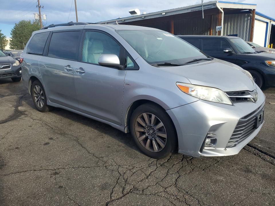 Foto 4 de la subasta – 2018 TOYOTA SIENNA con VIN 5TDDZ3DC8JS193073