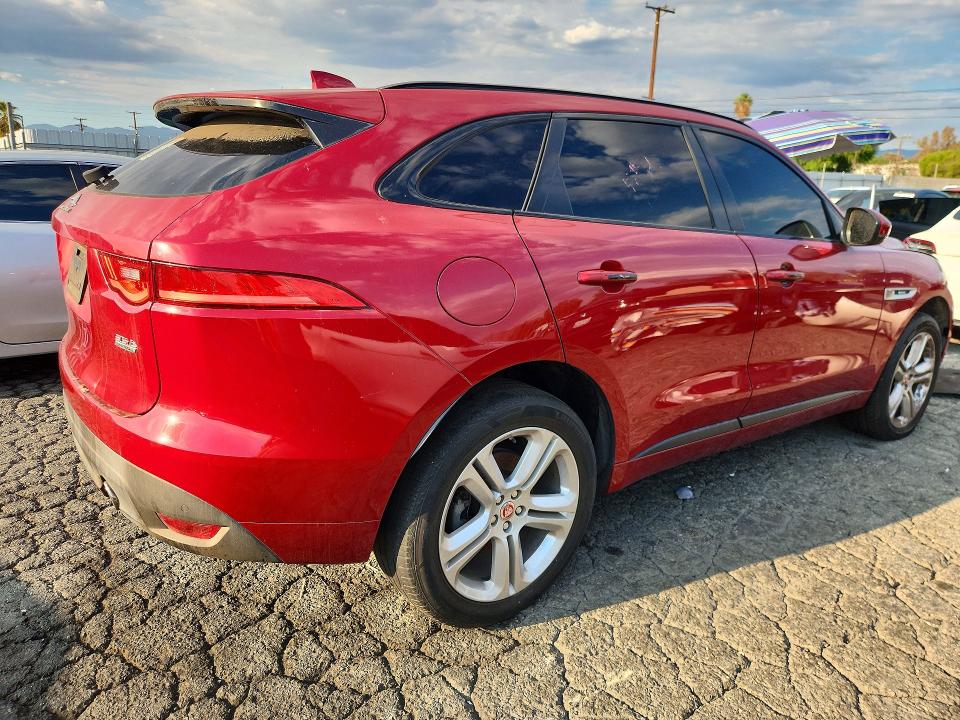 Photo 3 from auction – 2017 JAGUAR F-PACE with VIN SADCL2BV1HA883268