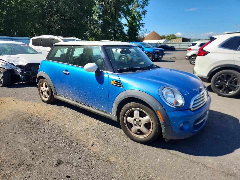 Photo 4 from auction – 2011 MINI COOPER with VIN WMWSU3C56BT251819