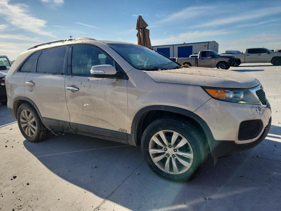 Photo 4 from auction – 2011 KIA SORENTO with VIN 5XYKTDA29BG096036