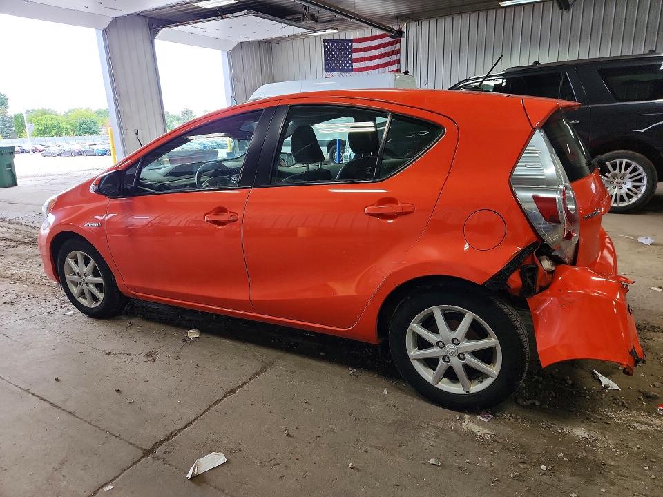 Photo 2 from auction – 2014 TOYOTA PRIUS C with VIN JTDKDTB35E1059973