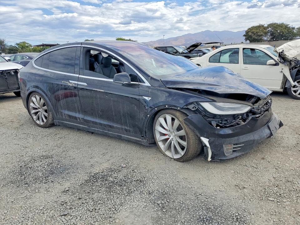 Photo 4 from auction – 2016 TESLA MODEL X with VIN 5YJXCBE41GF018130