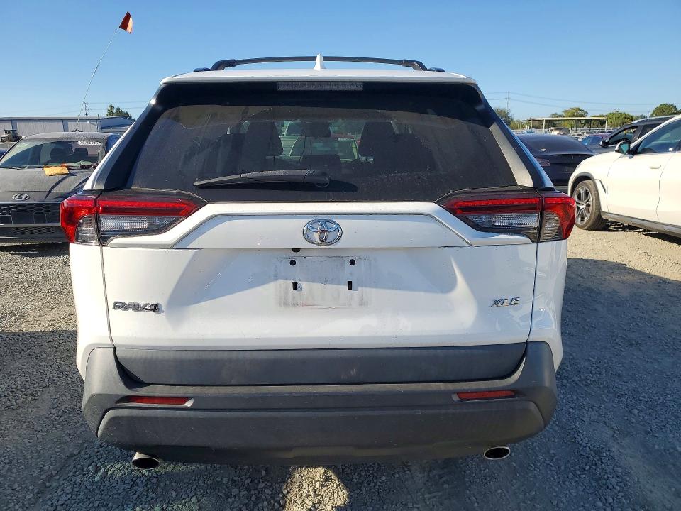Photo 6 from auction – 2021 TOYOTA RAV4 with VIN 2T3W1RFV8MC139603