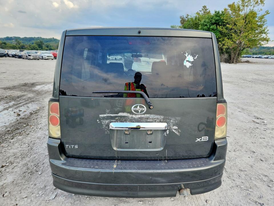 Foto 6 de la subasta – 2006 SCION XB con VIN JTLKT324464049306