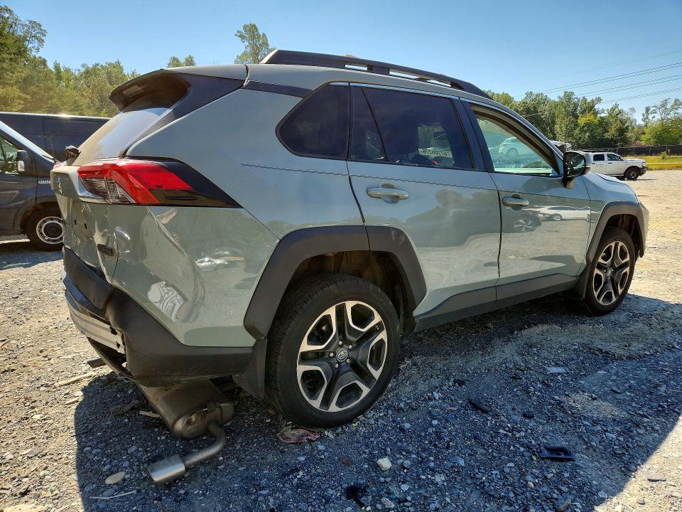 Photo 3 from auction – 2019 TOYOTA RAV4 with VIN 2T3J1RFV1KW032124