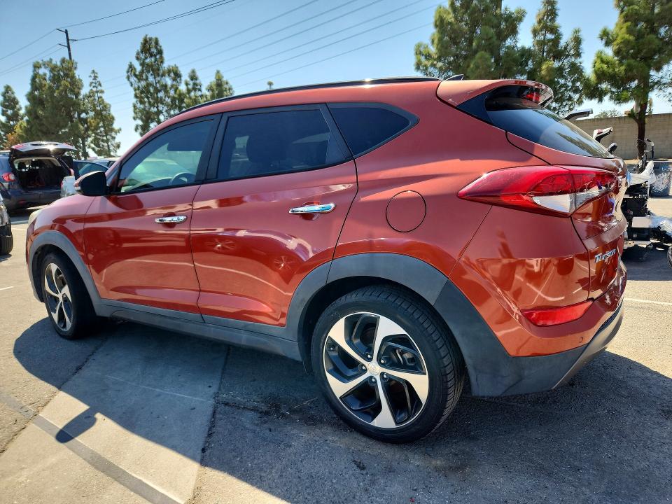 Photo 2 from auction – 2016 HYUNDAI TUCSON with VIN KM8J33A23GU236590