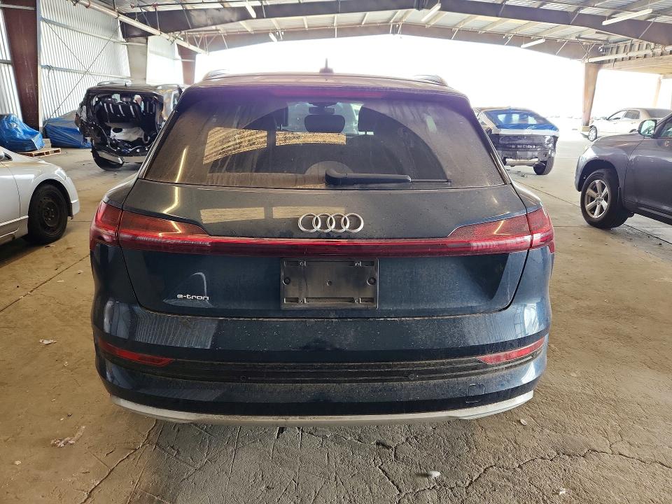 Foto 6 de la subasta – 2019 AUDI E-TRON con VIN WA1LABGEXKB011533