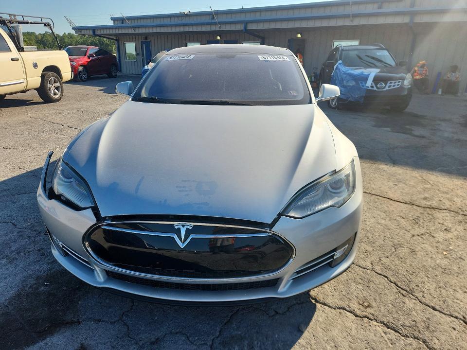 Photo 5 from auction – 2013 TESLA MODEL 3 with VIN 5YJSA1CN6DFP18159