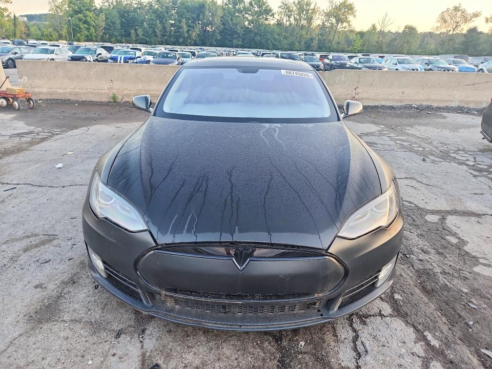 Фото 5 с аукциона – 2013 TESLA MODEL S с VIN 5YJSA1CP3DFP06052
