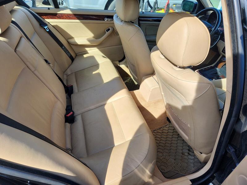 Photo 10 from auction – 2005 BMW 325 with VIN WBAEU33435PR15155
