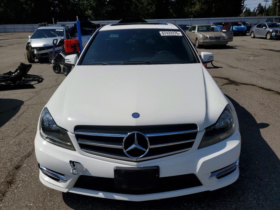 Foto 5 de la subasta – 2014 MERCEDES-BENZ C con VIN WDDGF8AB4EA908275