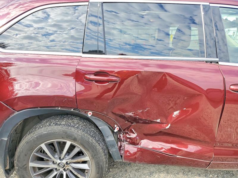 Снимка 11 от търг – 2018 TOYOTA HIGHLANDER с VIN 5TDJZRFH2JS844924