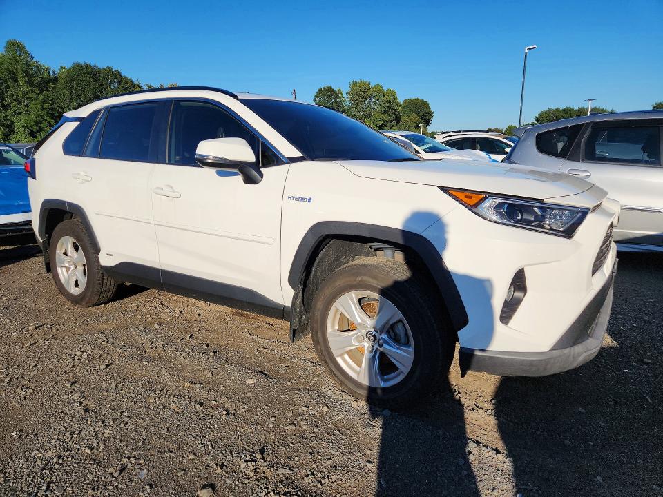 Снимка 4 от търг – 2021 TOYOTA RAV4 с VIN JTMRWRFV1MD128050