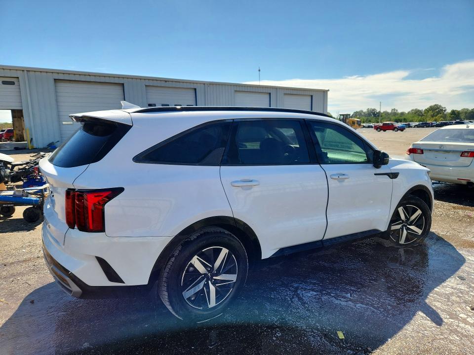 Снимка 3 от търг – 2022 KIA SORENTO с VIN 5XYRL4LC9NG157362