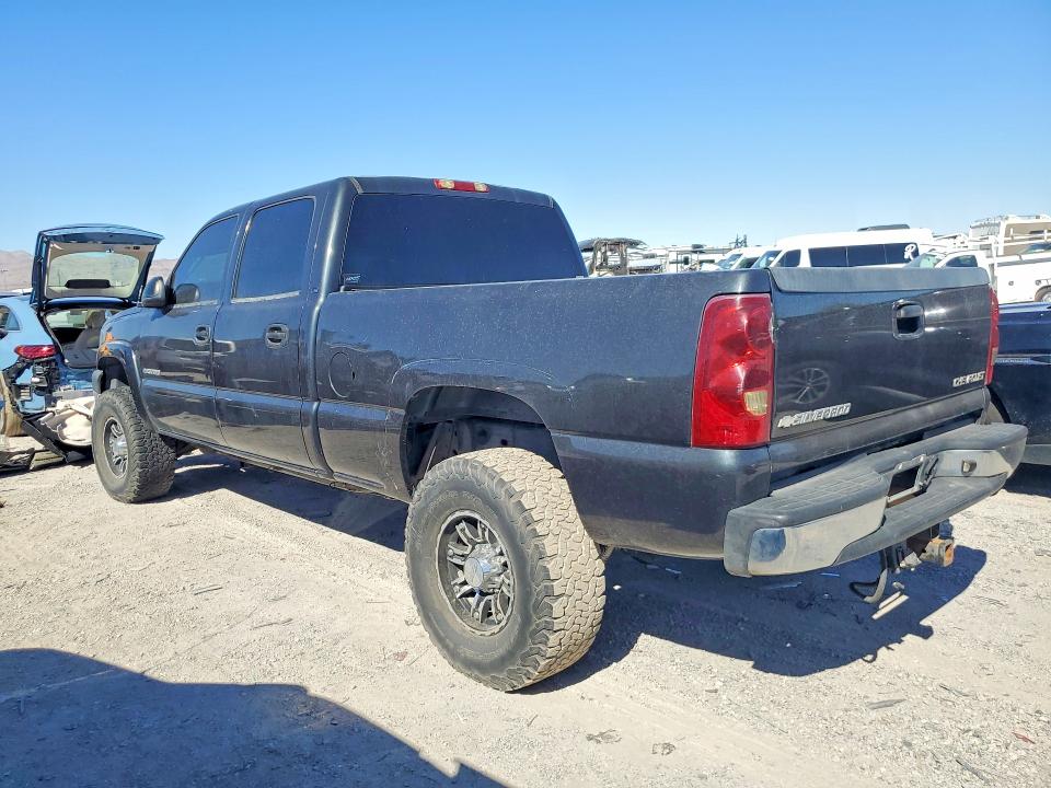 Photo 2 from auction – 2004 CHEVROLET SILVERADO with VIN 1GCHC23U94F237481