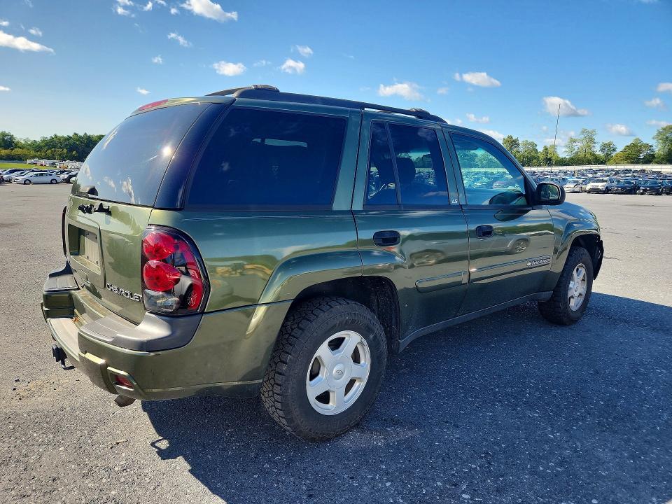 Photo 3 from auction – 2002 CHEVROLET TRAILBLAZER with VIN 1GNDT13S622298466