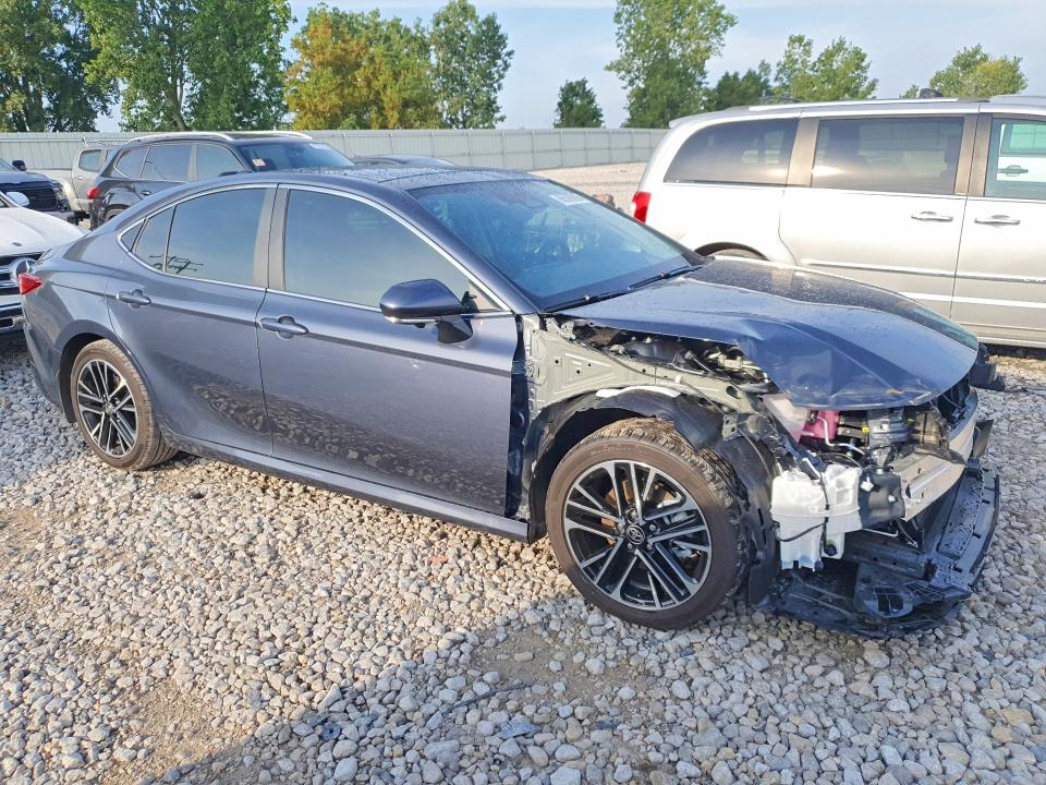 Zdjęcie 4 z aukcji – 2026 TOYOTA CAMRY z VIN 4T1DBADKXTU559657