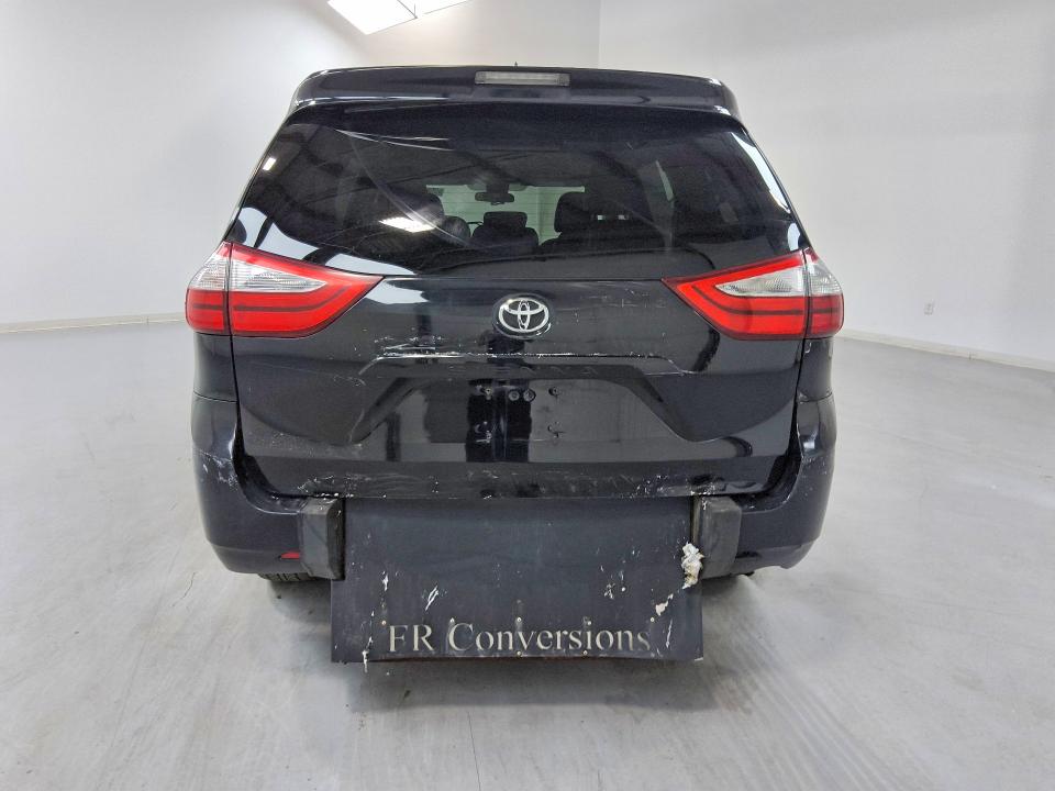 Photo 6 from auction – 2019 TOYOTA SIENNA with VIN 5TDZZ3DC3KS011044