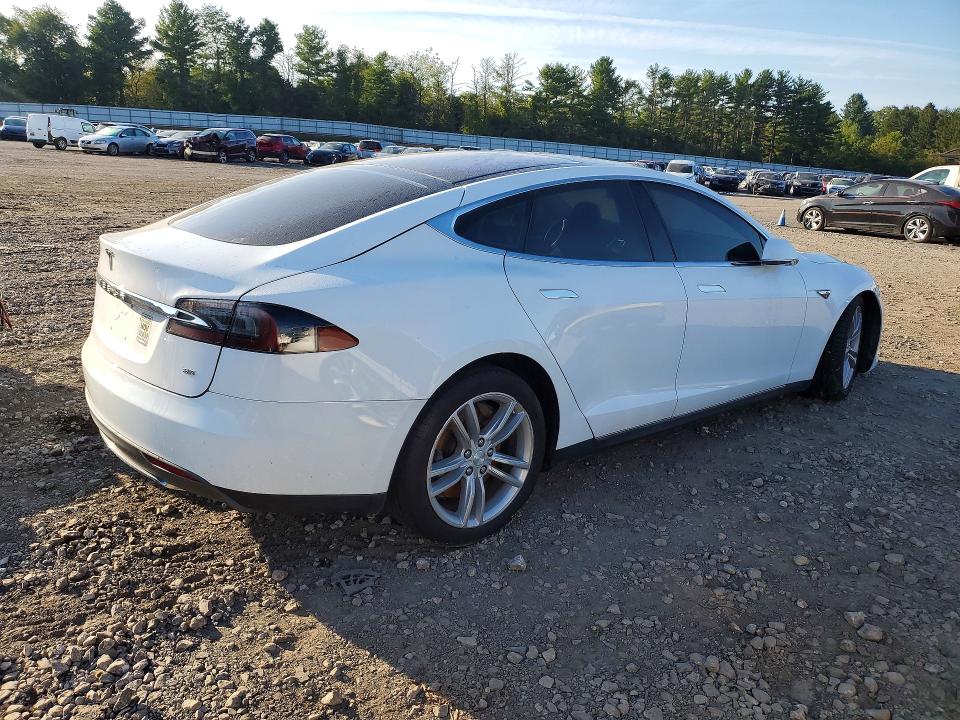 Photo 3 from auction – 2013 TESLA MODEL S with VIN 5YJSA1CN7DFP26366