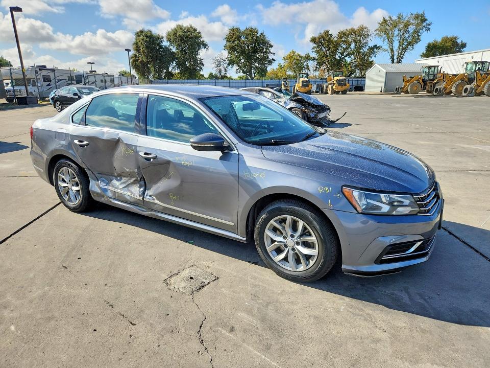 Photo 4 from auction – 2017 VOLKSWAGEN PASSAT with VIN 1VWAT7A34HC023589