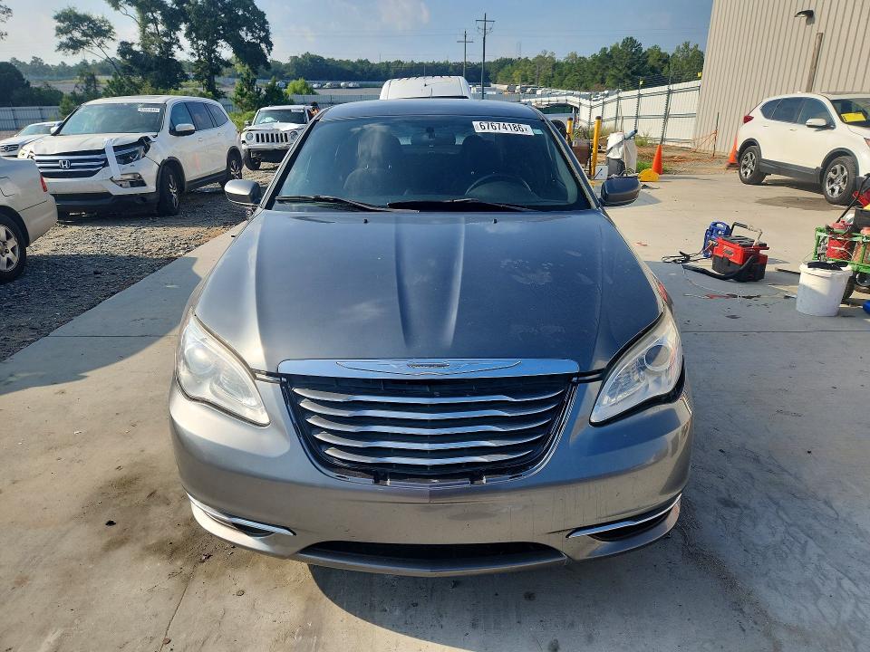 Photo 5 from auction – 2013 CHRYSLER 200 with VIN 1C3CCBBB7DN570976