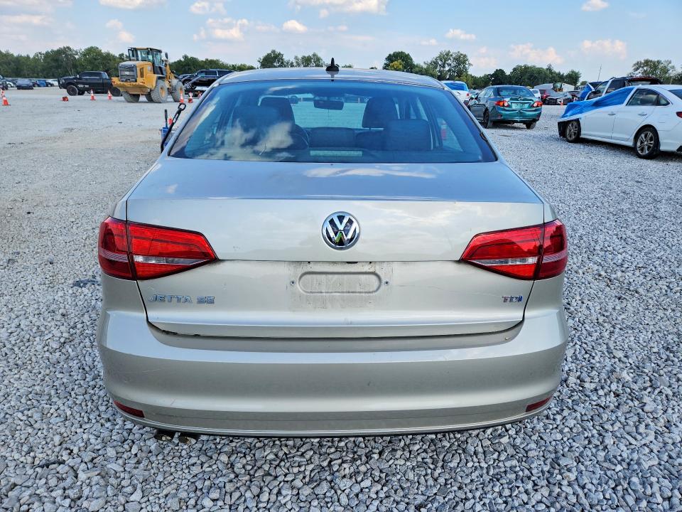 Снимка 6 от търг – 2015 VOLKSWAGEN JETTA с VIN 3VWLA7AJ2FM419268