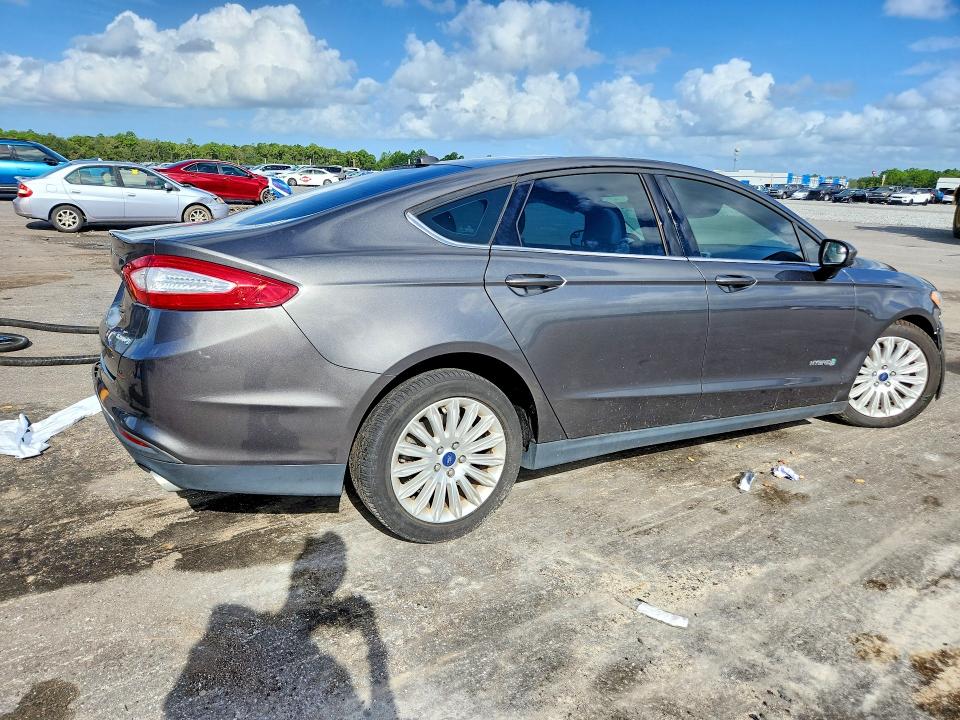 Photo 3 from auction – 2016 FORD FUSION with VIN 3FA6P0UU0GR338064