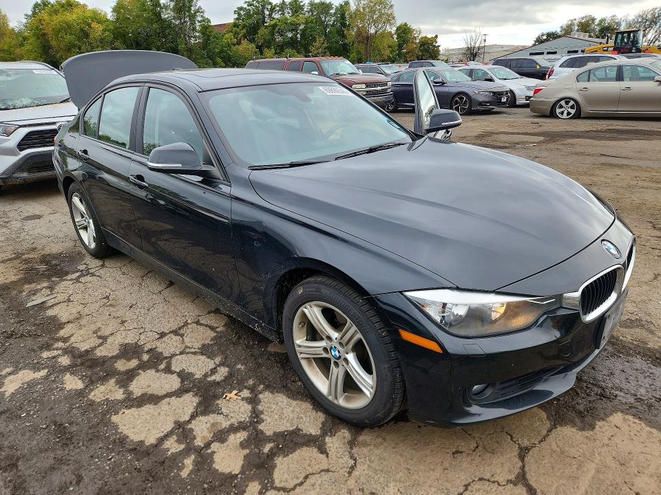 Foto 4 de la subasta – 2015 BMW 328 con VIN WBA3B5G5XFNS16663