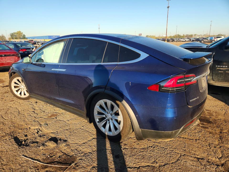 Снимка 2 от търг – 2018 TESLA MODEL X с VIN 5YJXCAE22JF123534