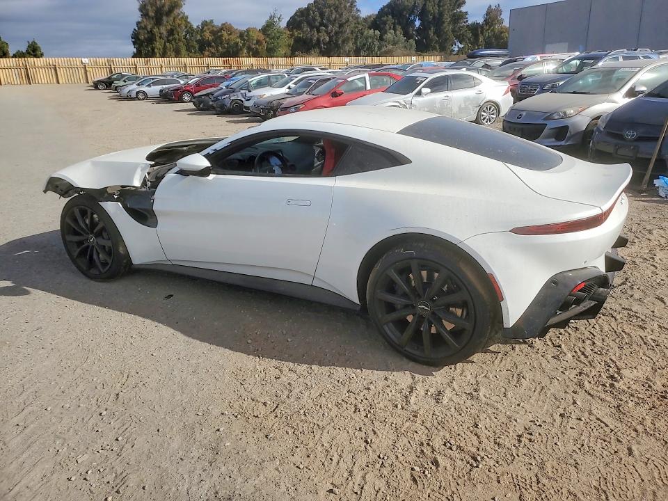 Photo 2 from auction – 2019 ASTON MARTIN VANTAGE with VIN SCFSMGAWXKGN02034