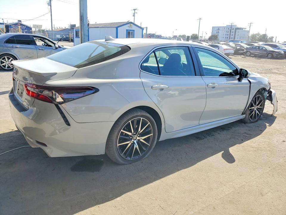Снимка 3 от търг – 2022 TOYOTA CAMRY HYBRID с VIN 4T1G31AK7NU033116