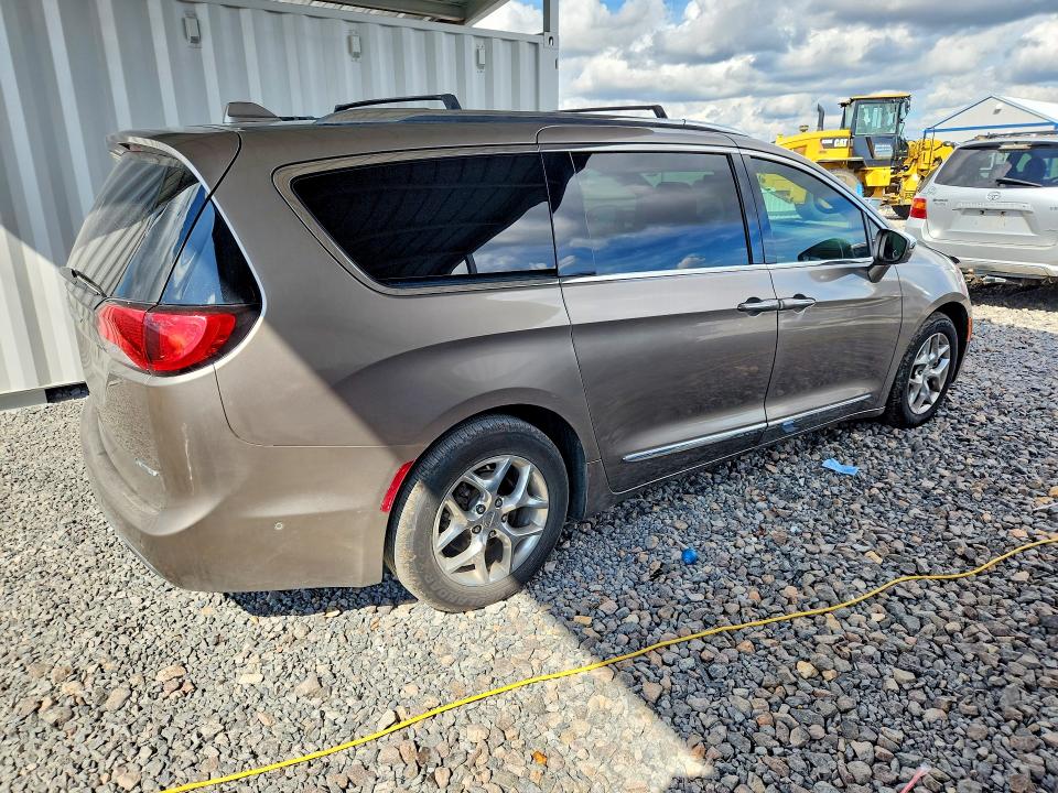 Photo 3 from auction – 2018 CHRYSLER PACIFICA with VIN 2C4RC1GG1JR105905