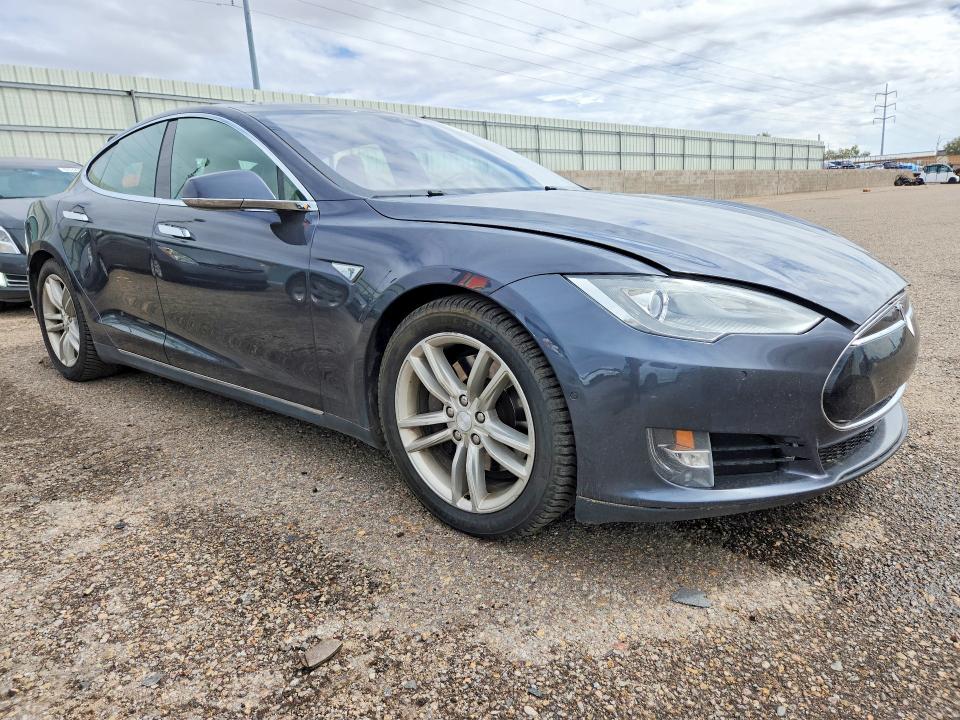Фото 4 с аукциона – 2015 TESLA MODEL S с VIN 5YJSA1V28FF097383